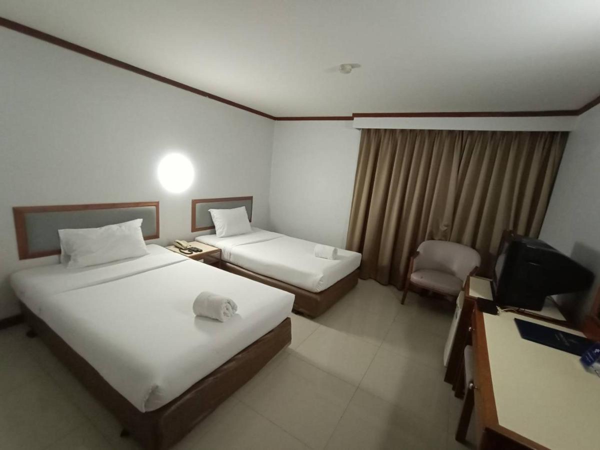 Friday Hotel Uttaradit Εξωτερικό φωτογραφία