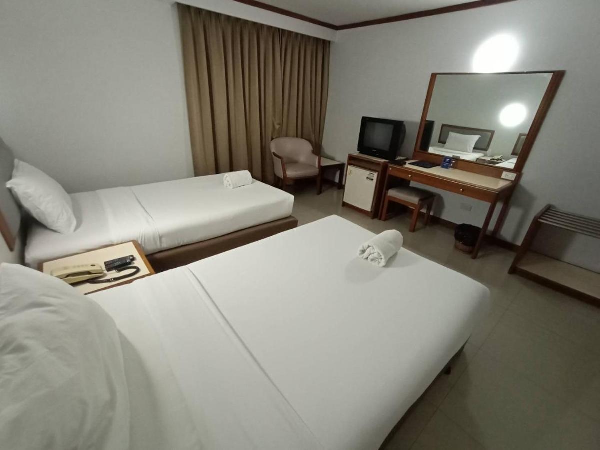 Friday Hotel Uttaradit Εξωτερικό φωτογραφία