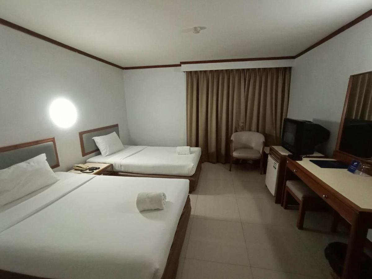 Friday Hotel Uttaradit Εξωτερικό φωτογραφία