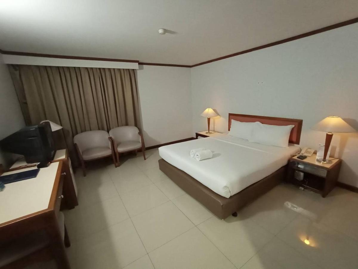 Friday Hotel Uttaradit Εξωτερικό φωτογραφία