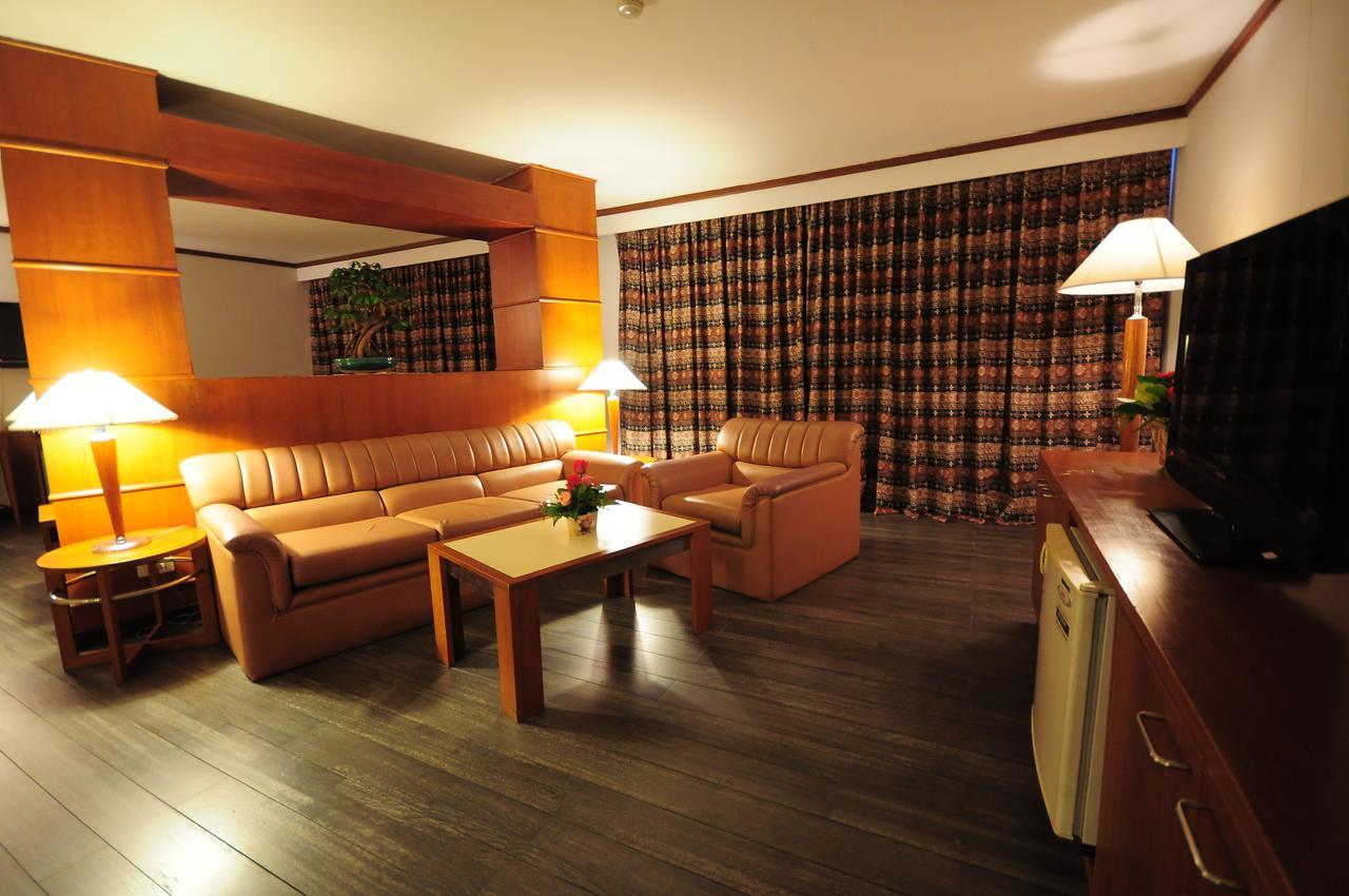Friday Hotel Uttaradit Εξωτερικό φωτογραφία