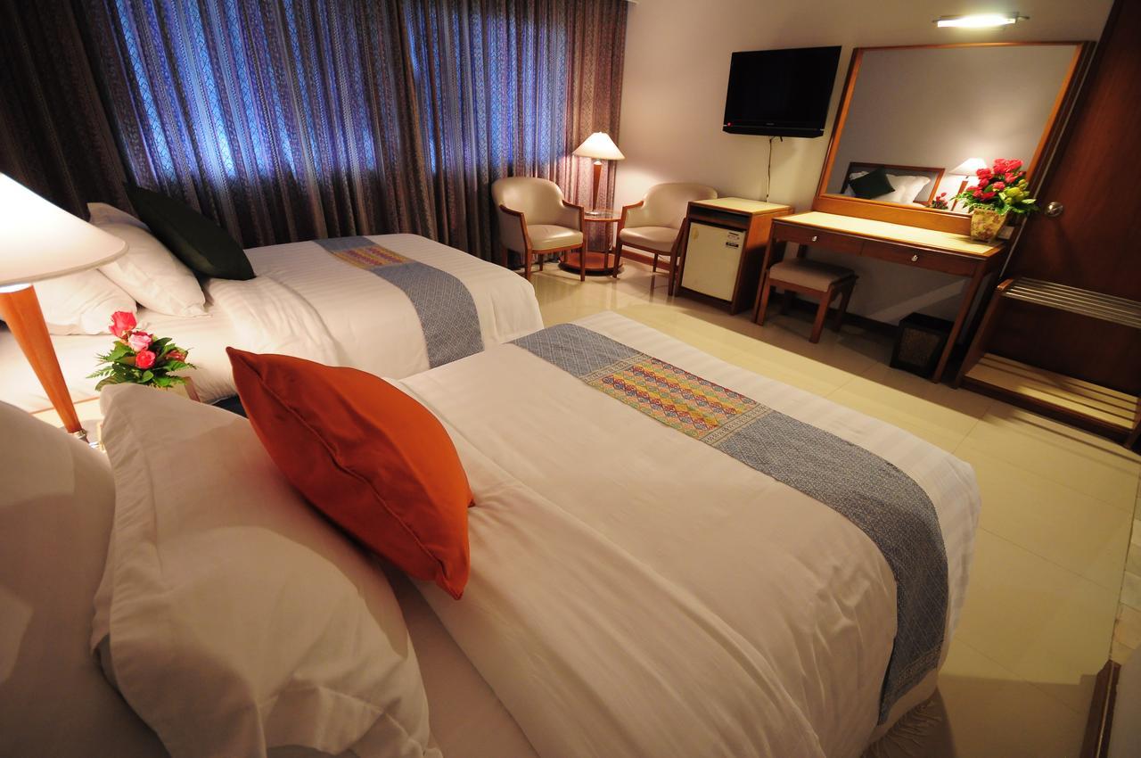 Friday Hotel Uttaradit Εξωτερικό φωτογραφία