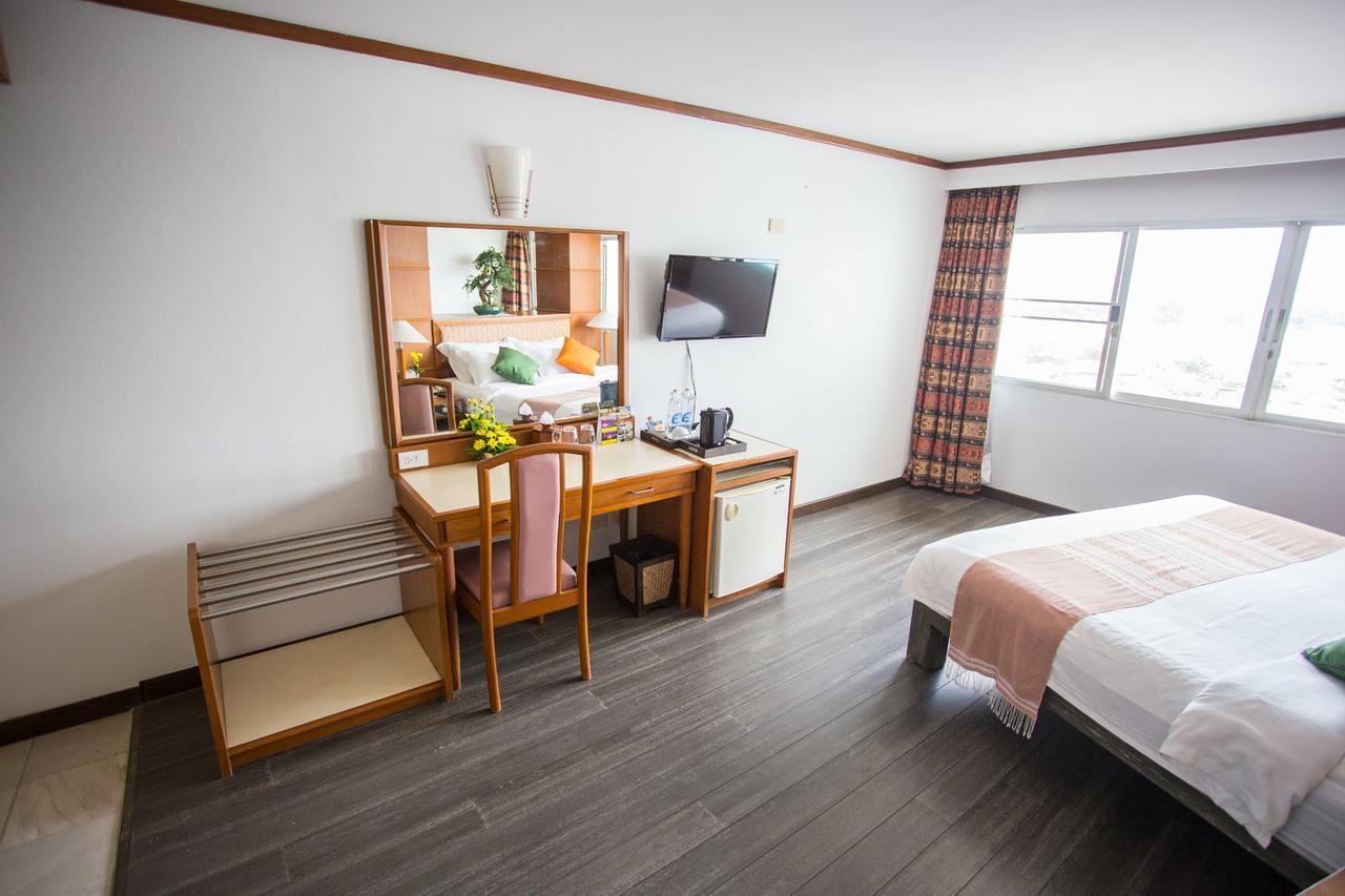 Friday Hotel Uttaradit Εξωτερικό φωτογραφία
