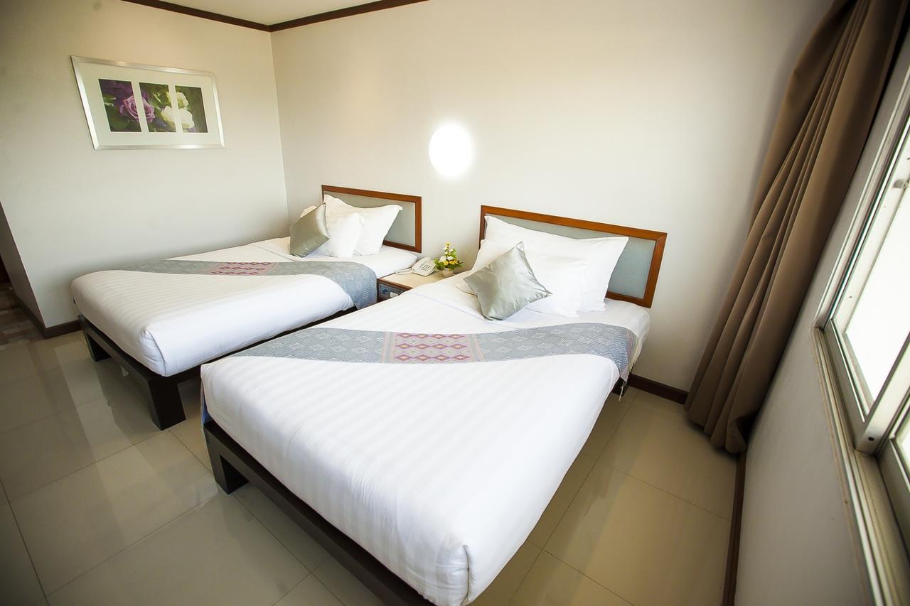 Friday Hotel Uttaradit Εξωτερικό φωτογραφία