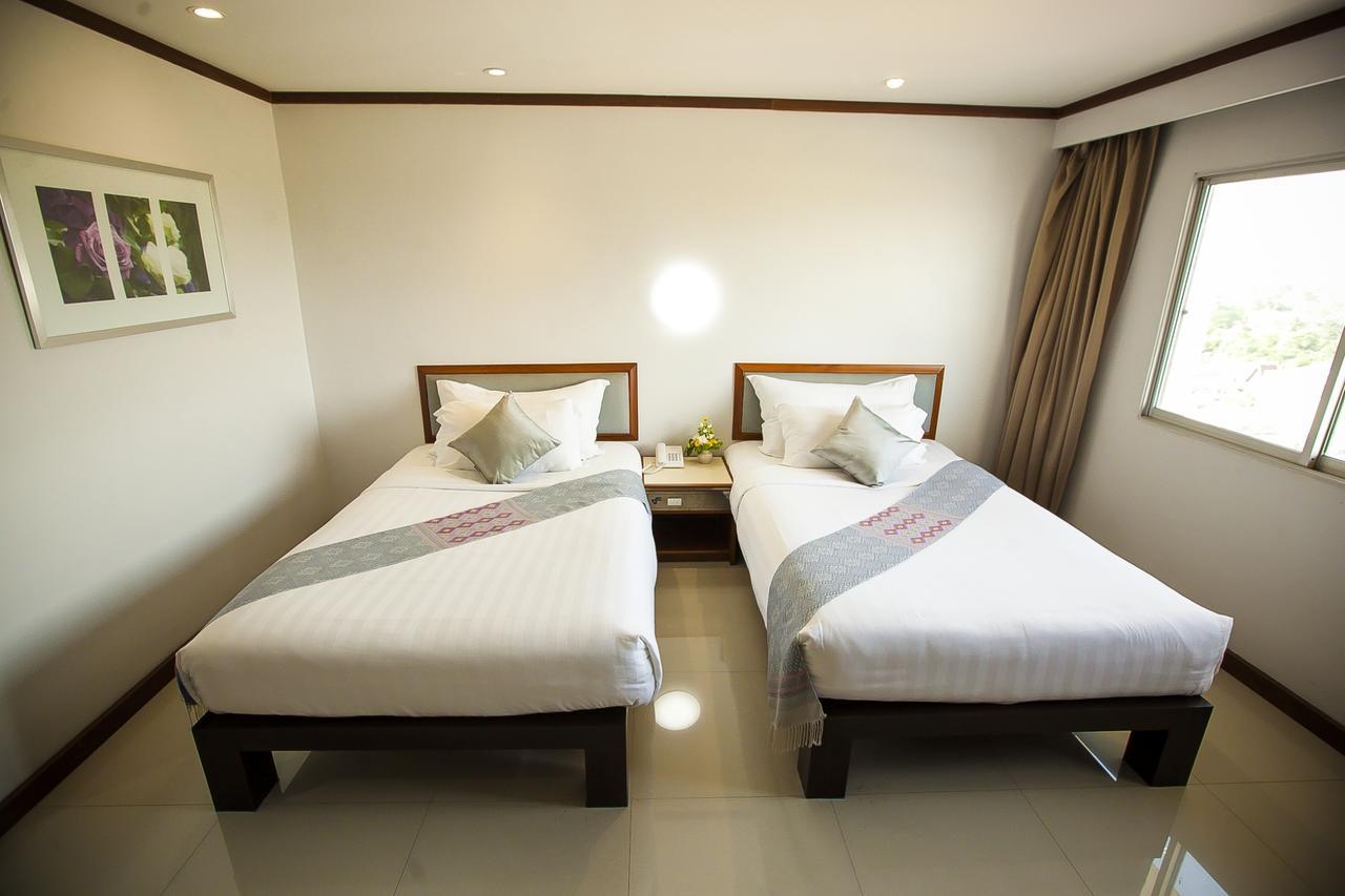 Friday Hotel Uttaradit Εξωτερικό φωτογραφία