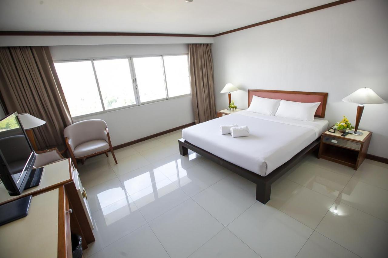 Friday Hotel Uttaradit Εξωτερικό φωτογραφία