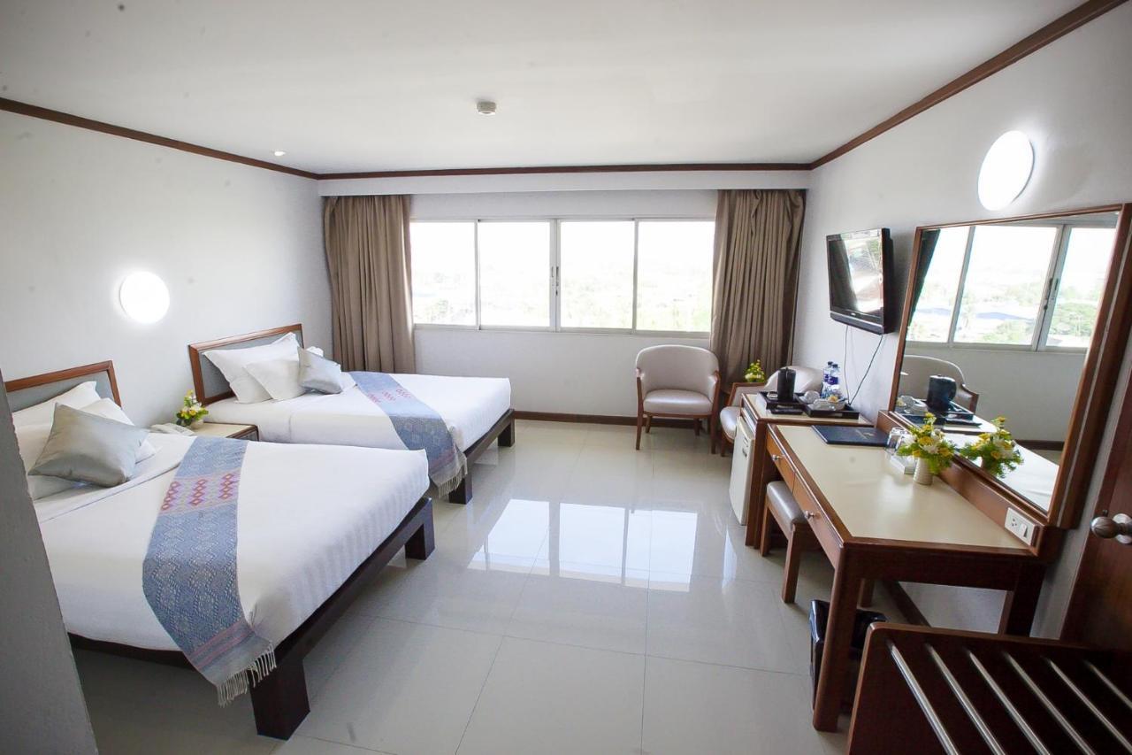 Friday Hotel Uttaradit Εξωτερικό φωτογραφία