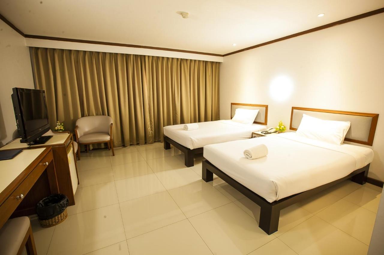 Friday Hotel Uttaradit Εξωτερικό φωτογραφία